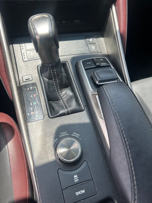 2017 Lexus IS Image 13