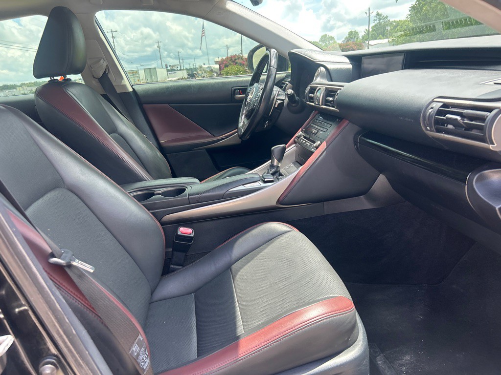2017 Lexus IS Image 19
