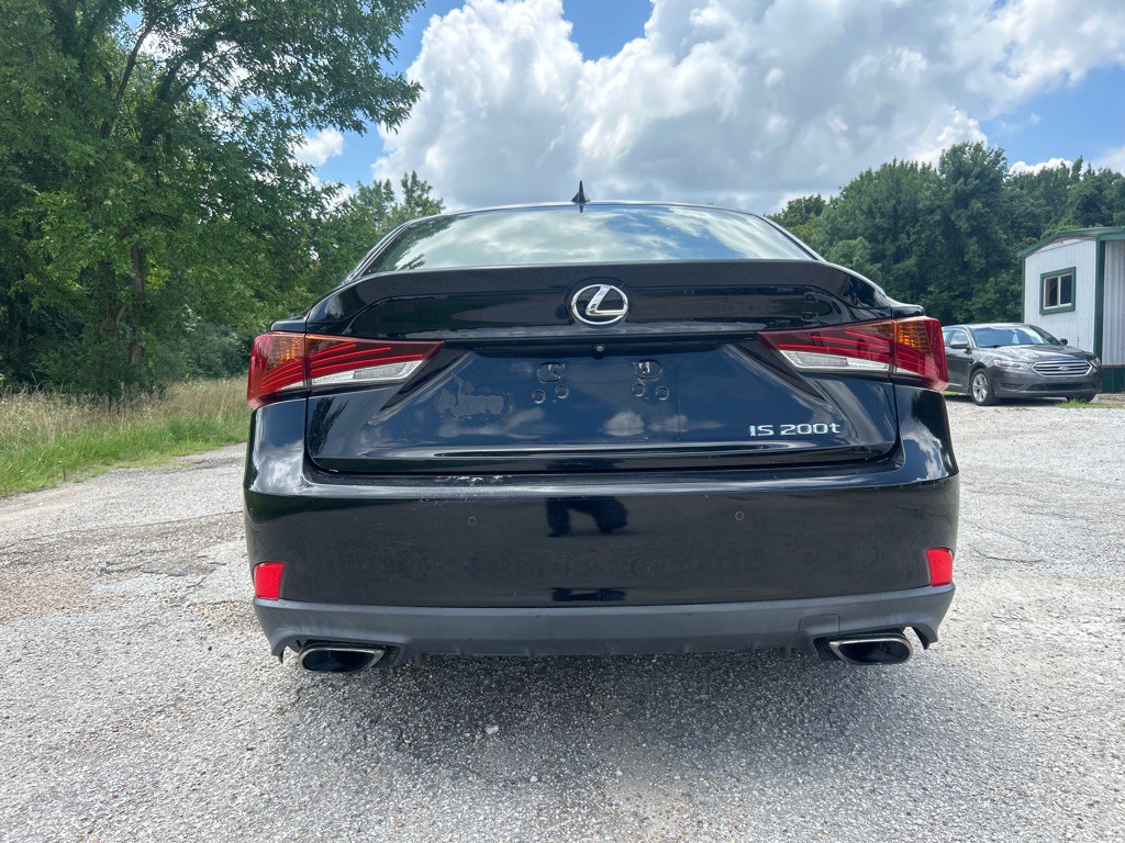 2017 Lexus IS Image 25