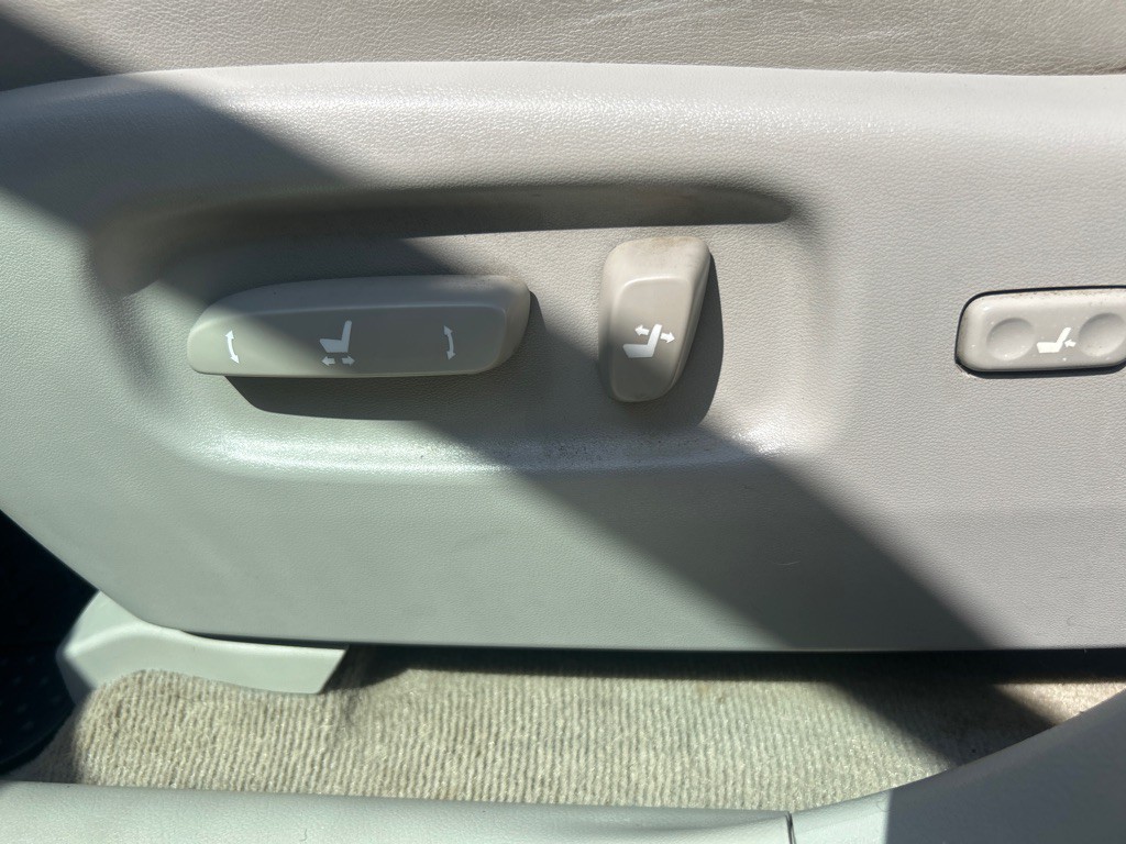 2010 Lexus RX Image 16