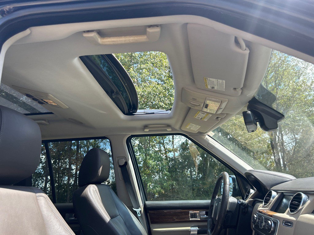2012 Land Rover LR4 Image 23