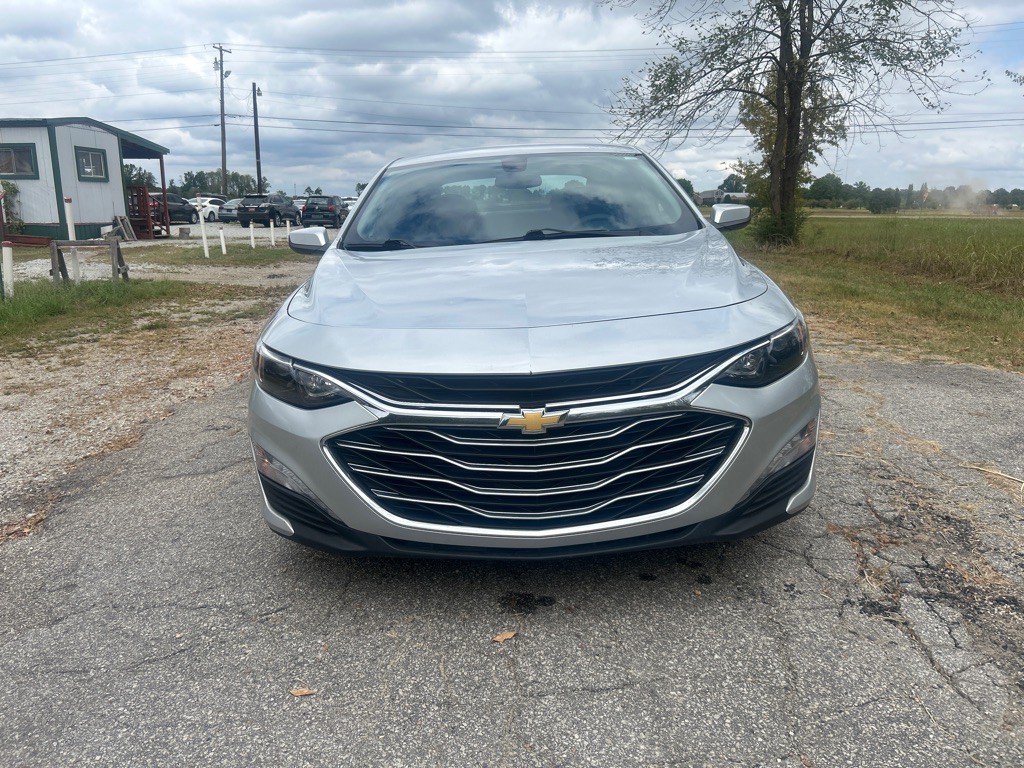 2022 Chevrolet Malibu Image 2