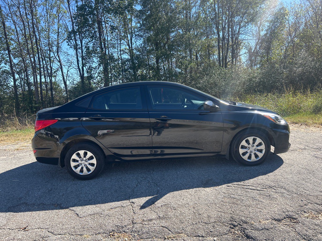 2017 Hyundai Accent Image 6