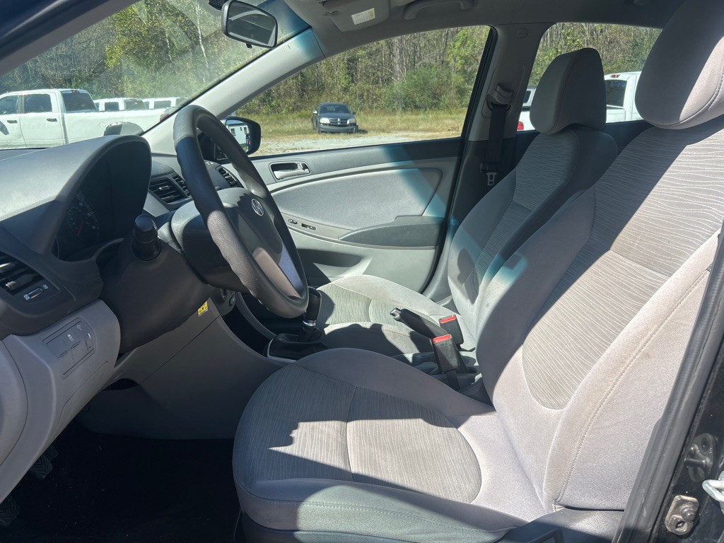 2017 Hyundai Accent Image 8