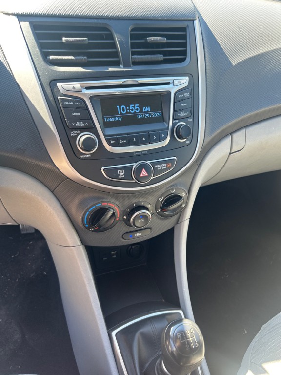 2017 Hyundai Accent Image 11
