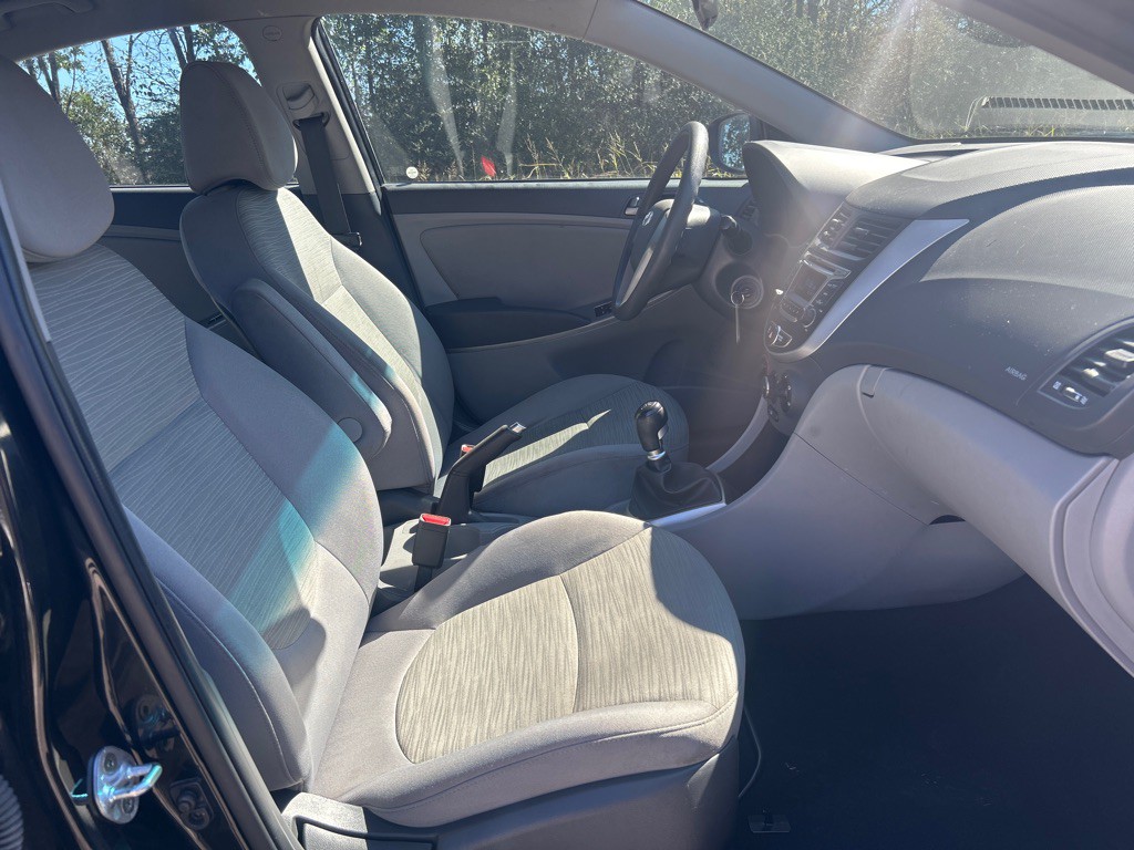 2017 Hyundai Accent Image 16