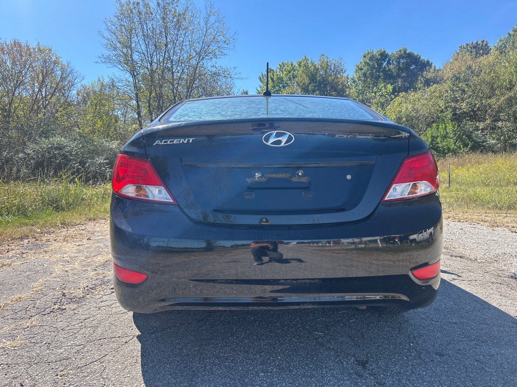 2017 Hyundai Accent Image 21