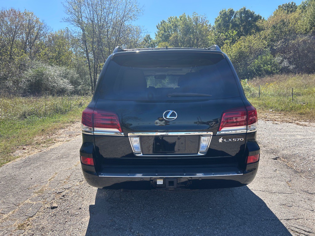 2014 Lexus LX Image 4
