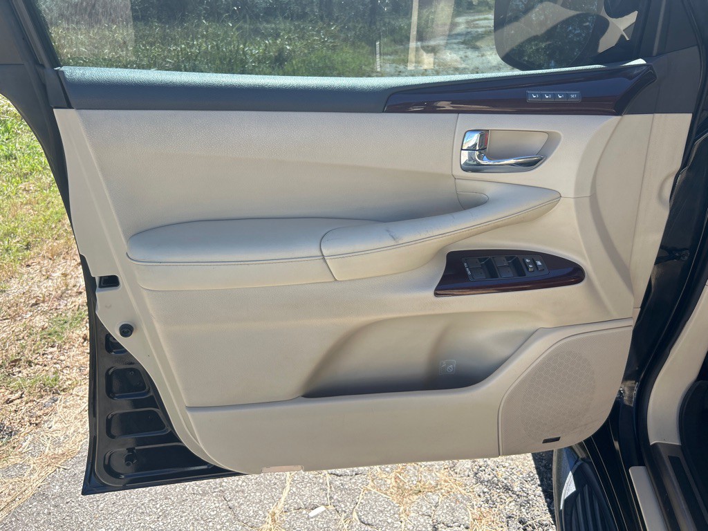 2014 Lexus LX Image 7