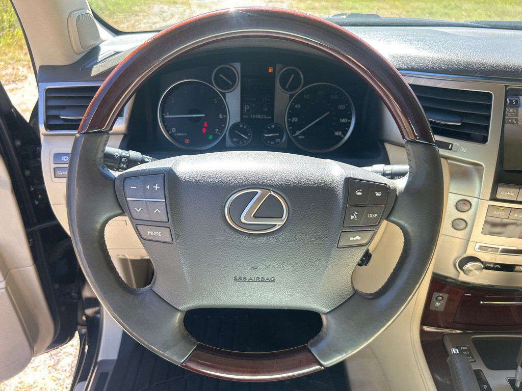 2014 Lexus LX Image 9