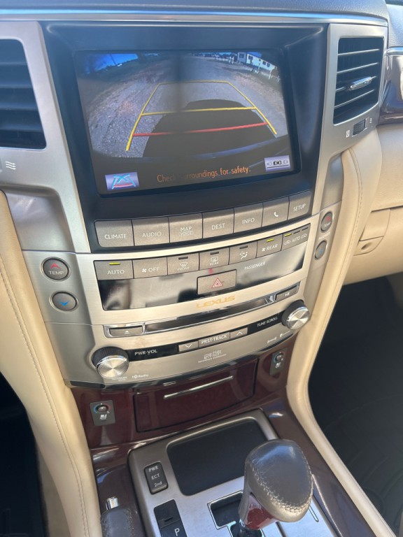 2014 Lexus LX Image 12