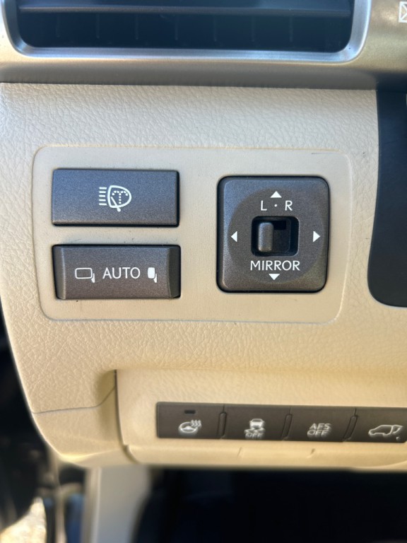 2014 Lexus LX Image 18
