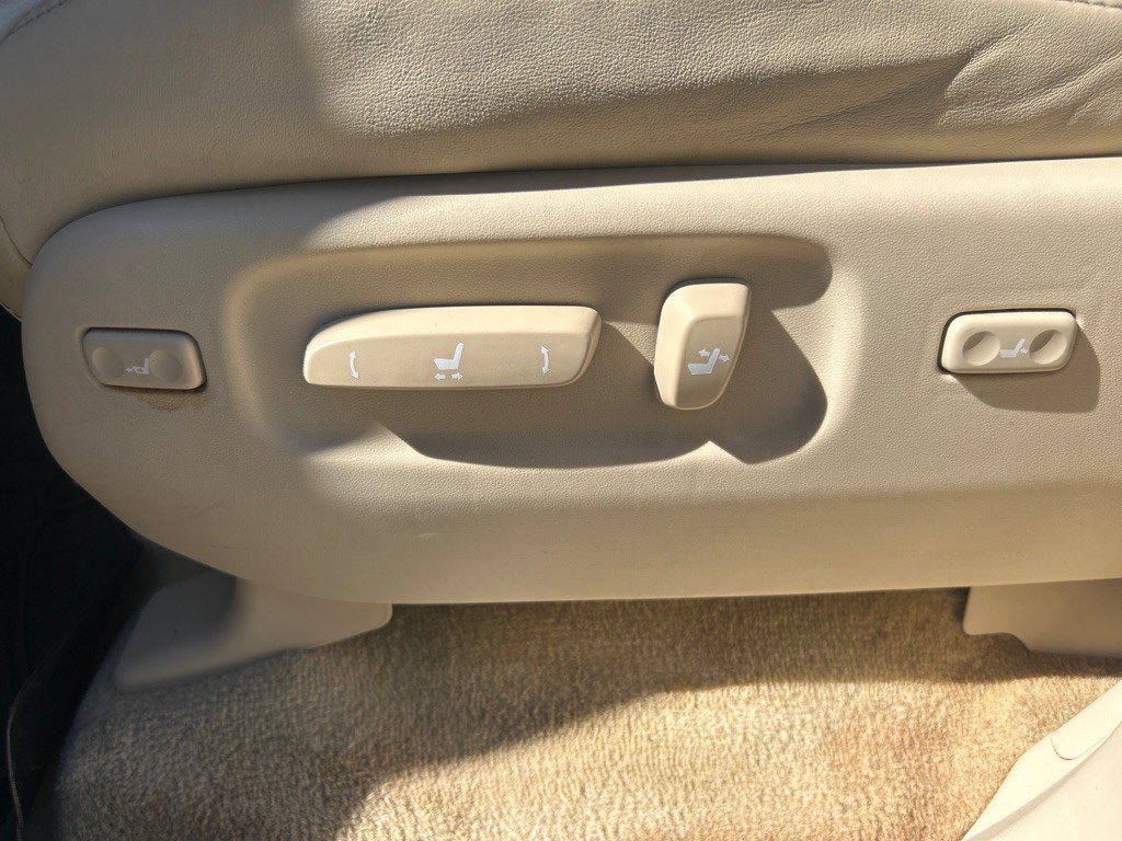 2014 Lexus LX Image 19