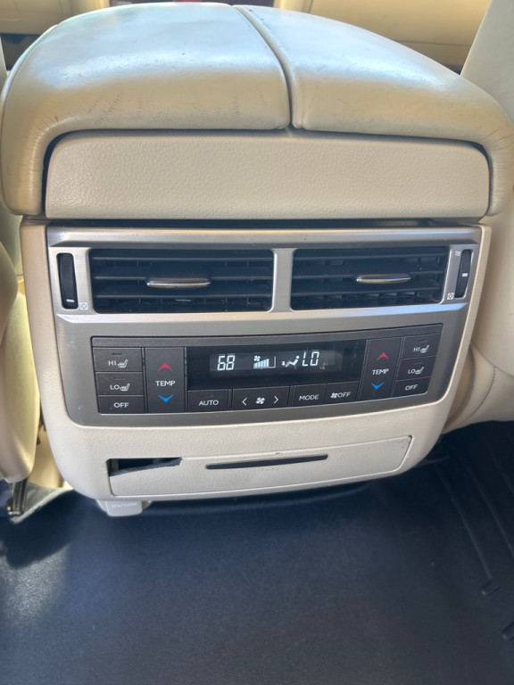 2014 Lexus LX Image 21