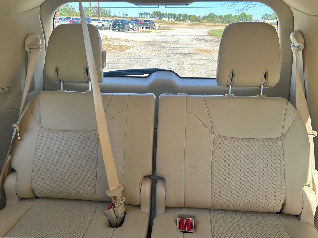 2014 Lexus LX Image 25
