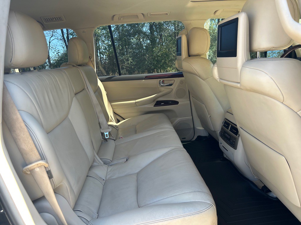 2014 Lexus LX Image 27