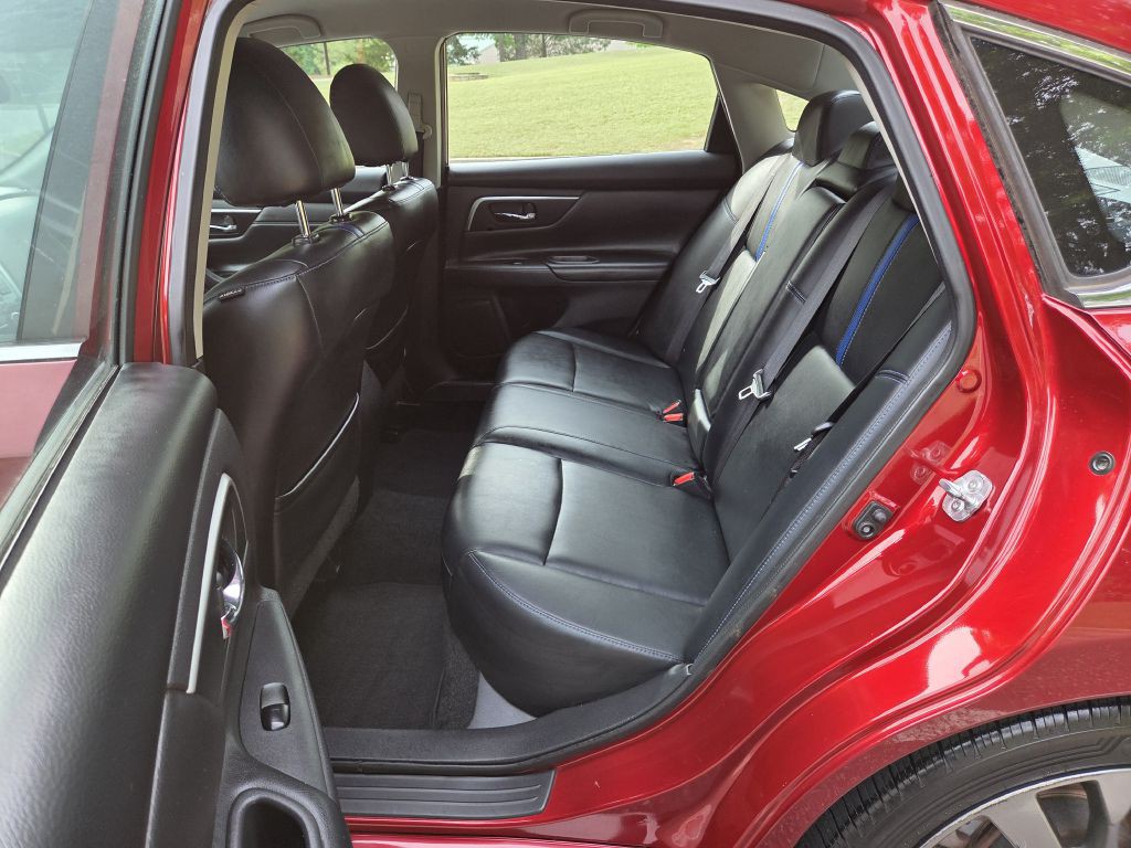 2018 Nissan Altima Image 10