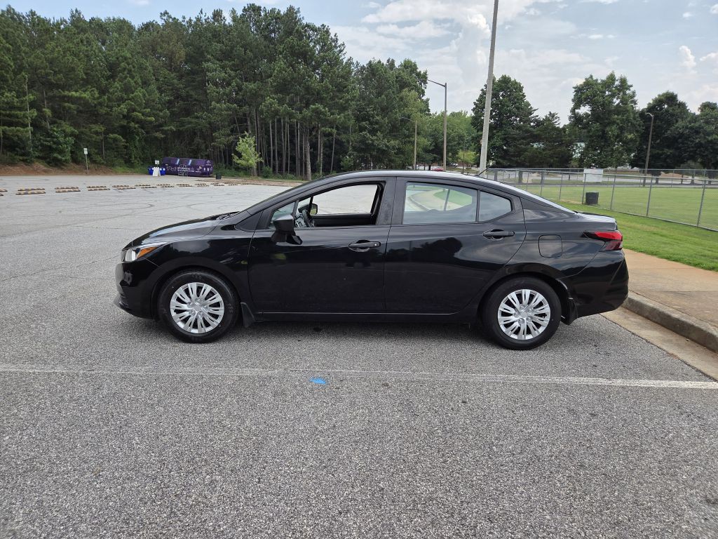 2020 Nissan Versa Image 2