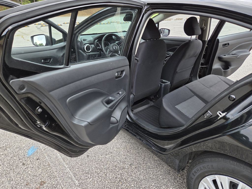 2020 Nissan Versa Image 8