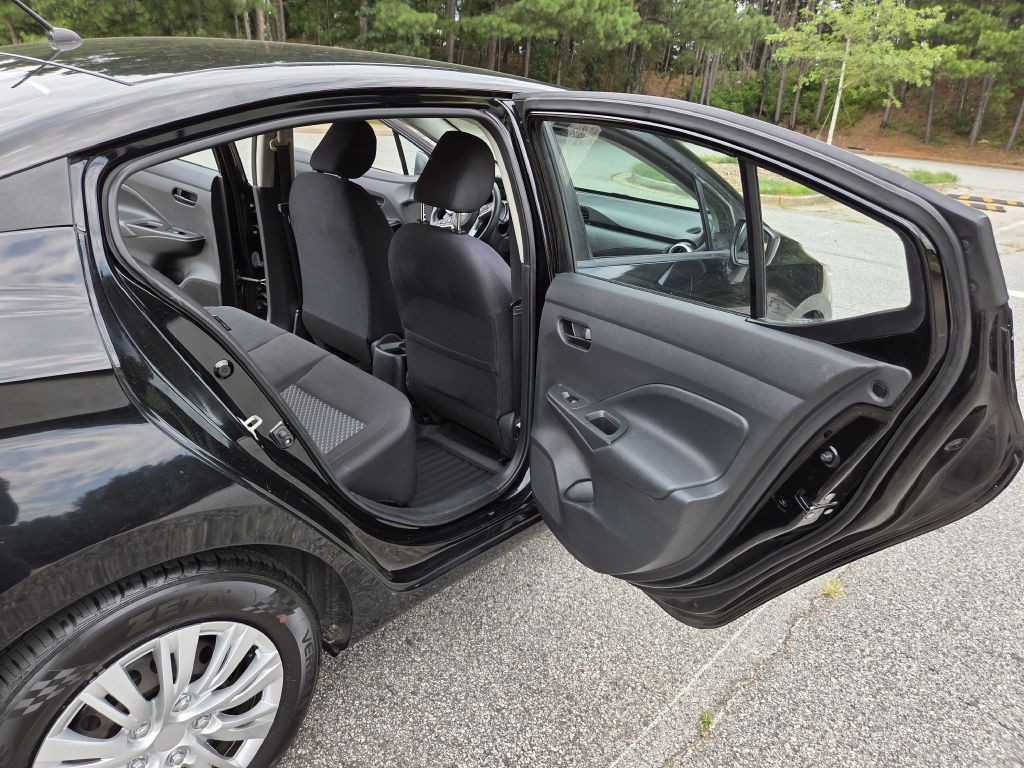2020 Nissan Versa Image 10