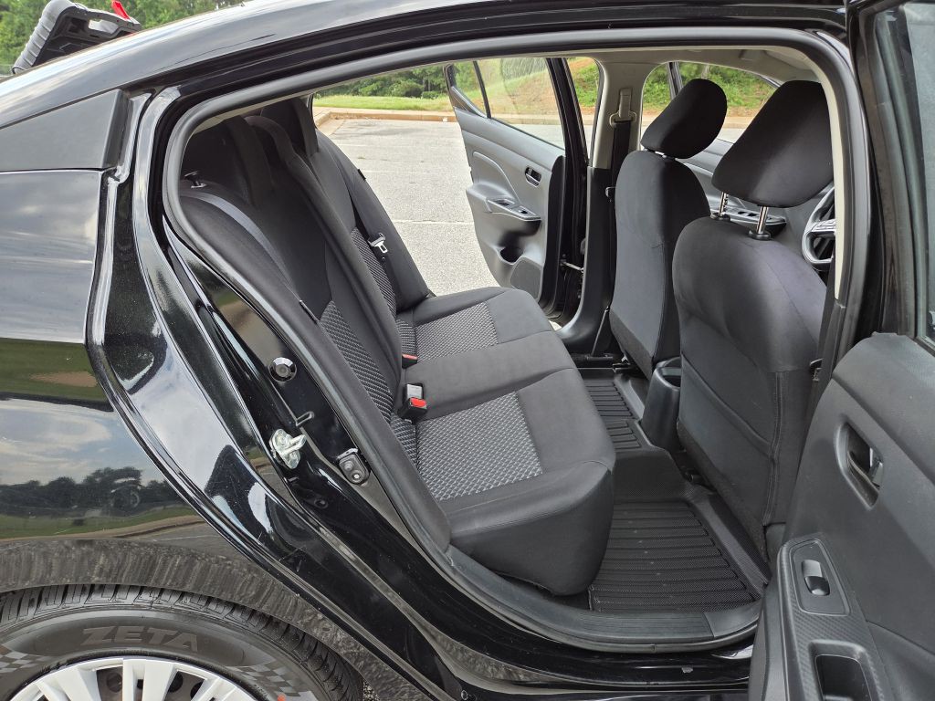 2020 Nissan Versa Image 11