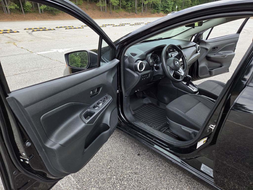 2020 Nissan Versa Image 15