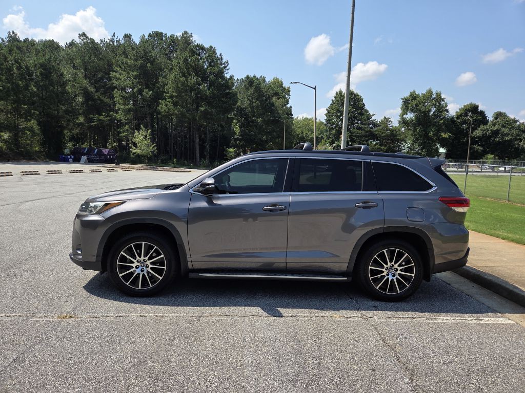 2017 Toyota Highlander Image 2