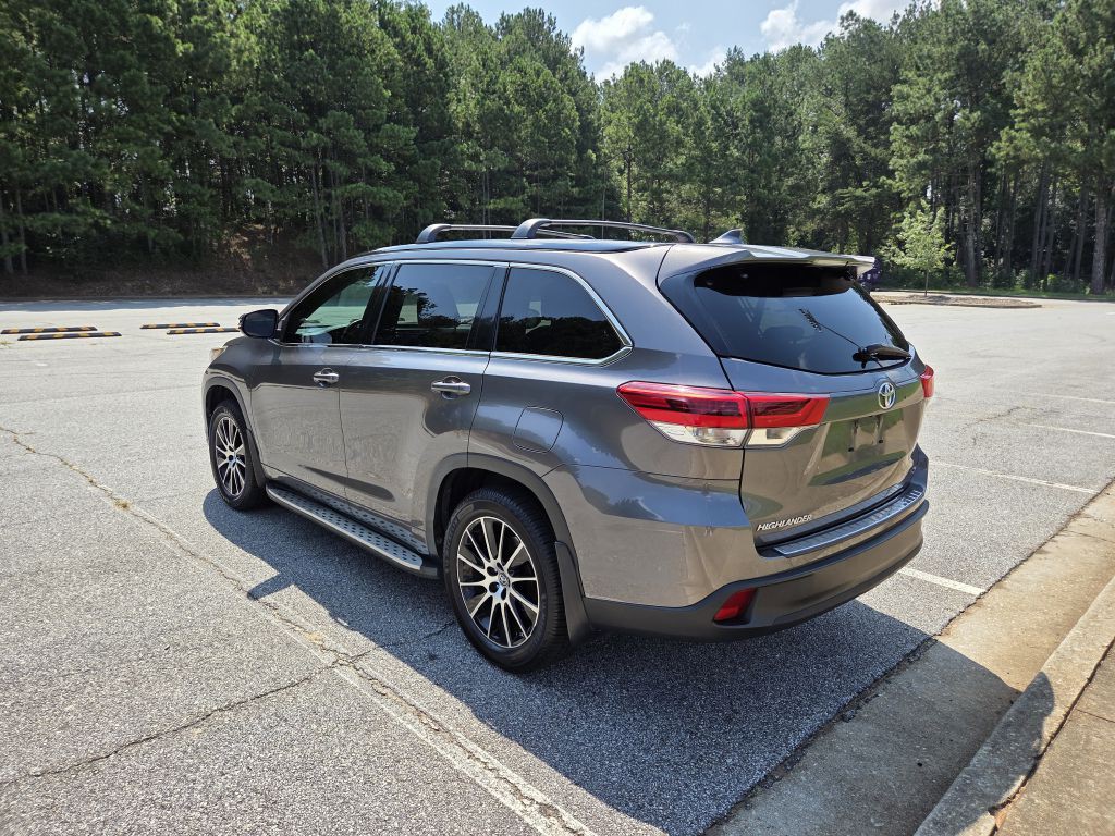 2017 Toyota Highlander Image 3