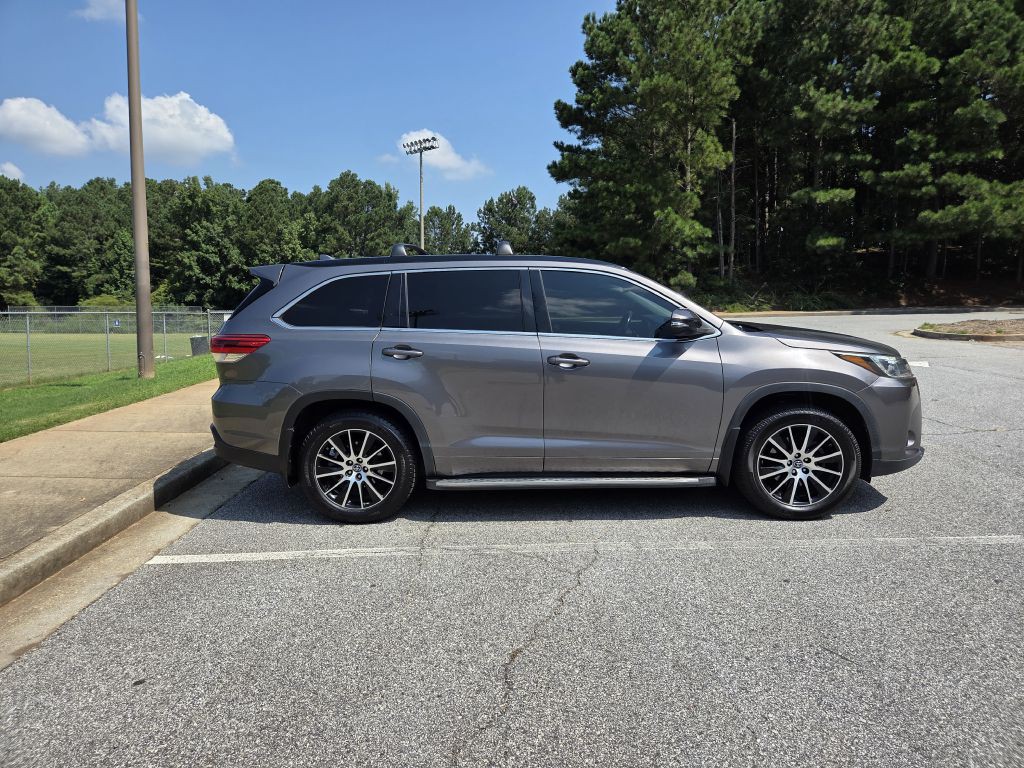 2017 Toyota Highlander Image 6