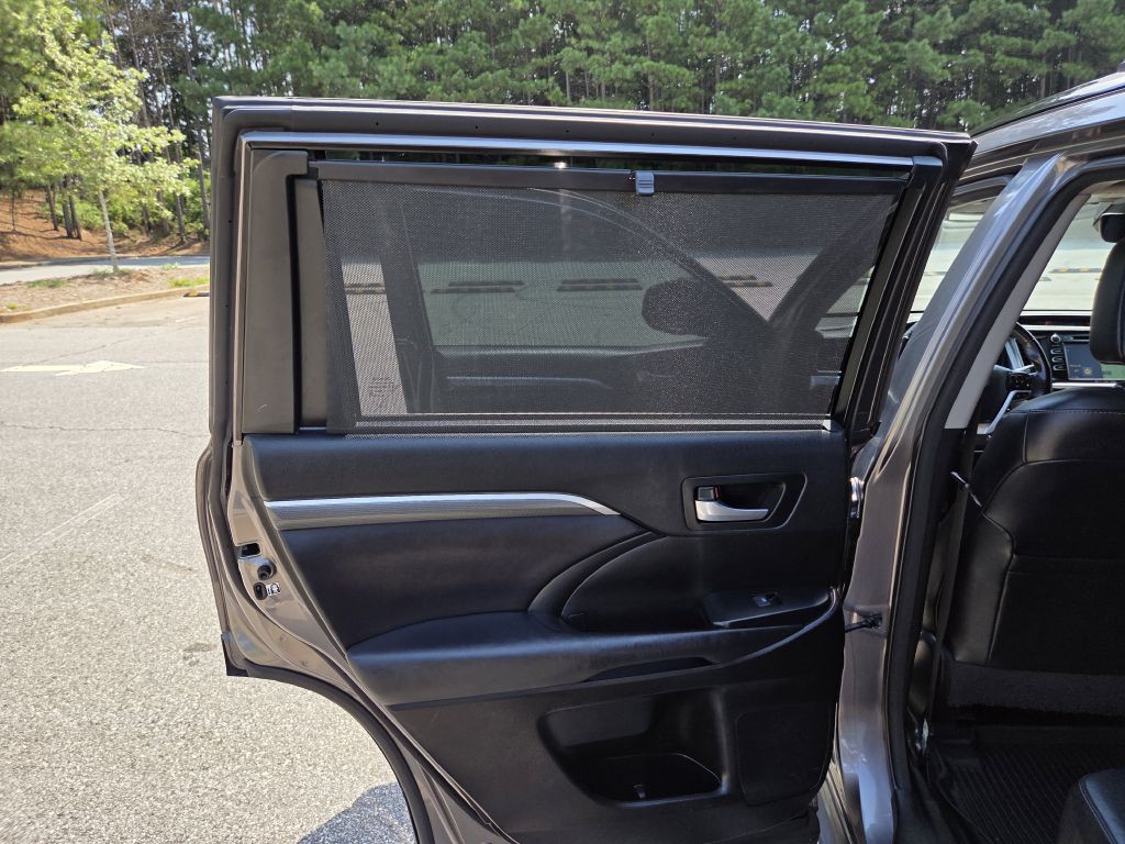 2017 Toyota Highlander Image 11