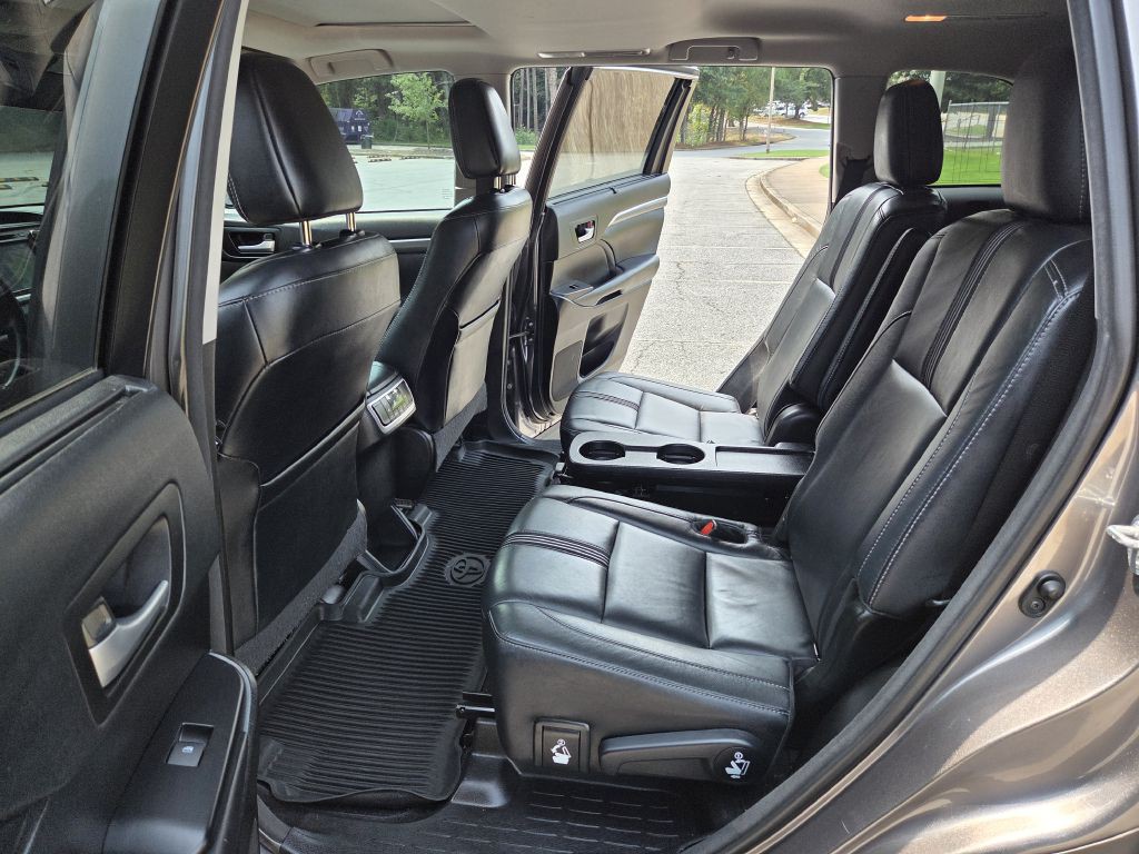 2017 Toyota Highlander Image 12