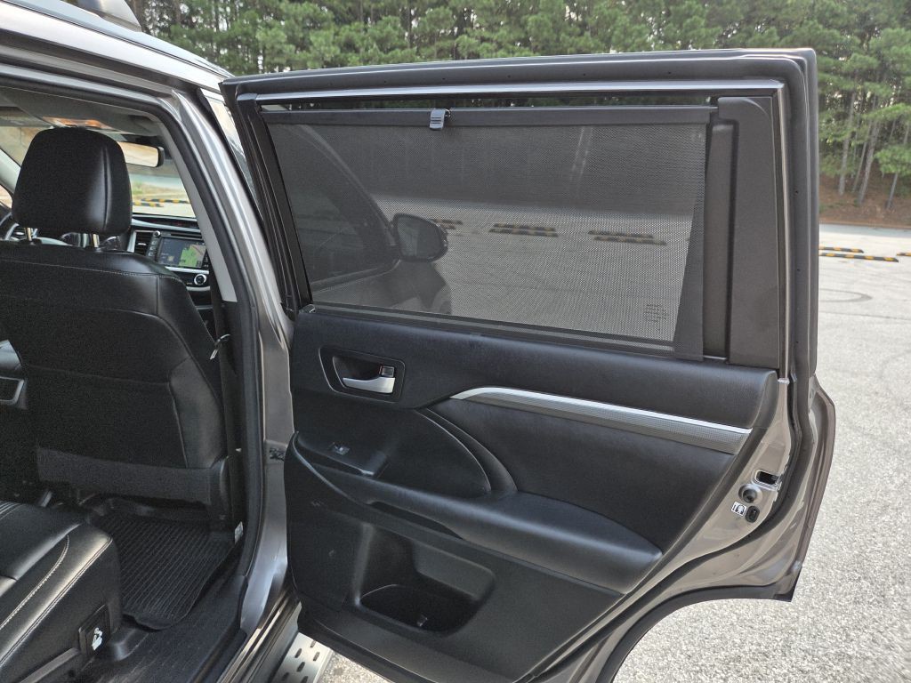 2017 Toyota Highlander Image 16