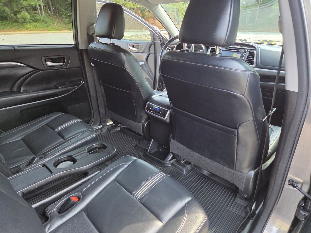 2017 Toyota Highlander Image 18