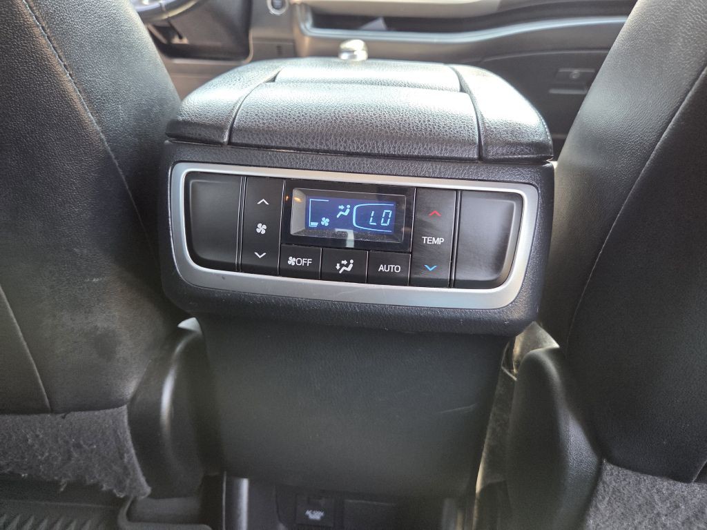 2017 Toyota Highlander Image 21