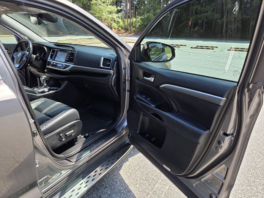 2017 Toyota Highlander Image 23