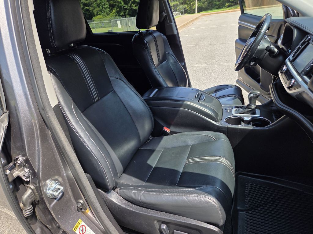 2017 Toyota Highlander Image 25