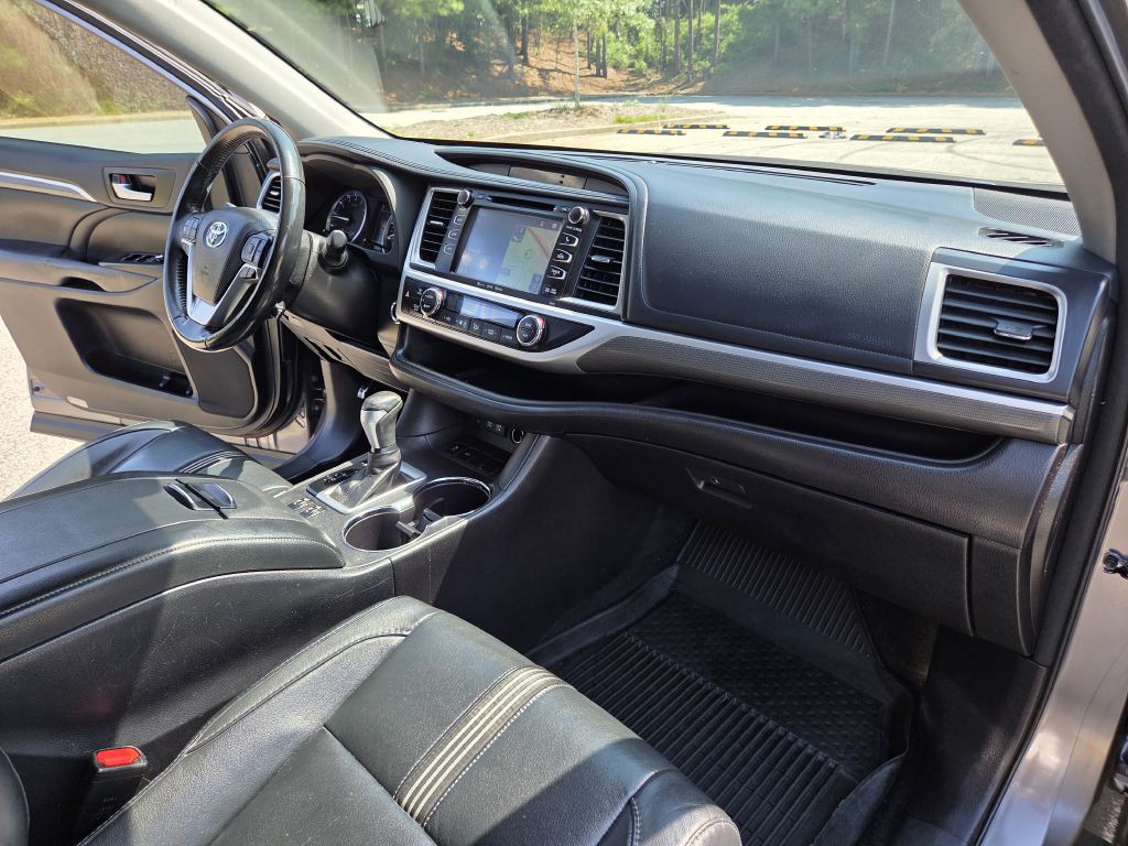2017 Toyota Highlander Image 26
