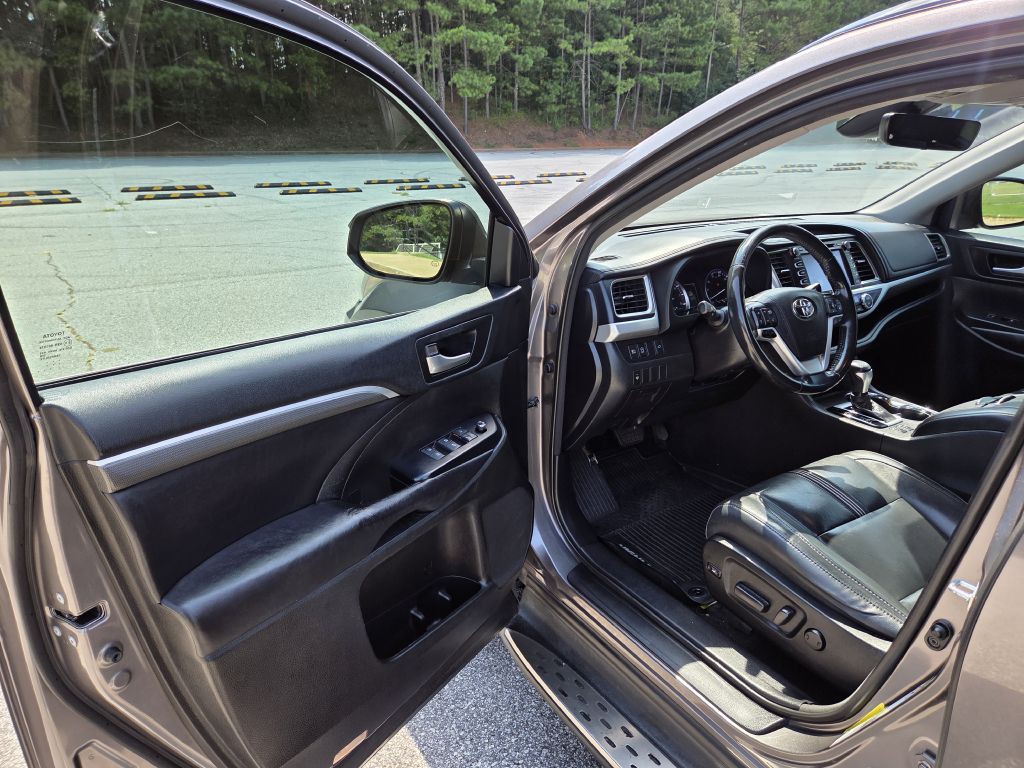 2017 Toyota Highlander Image 27
