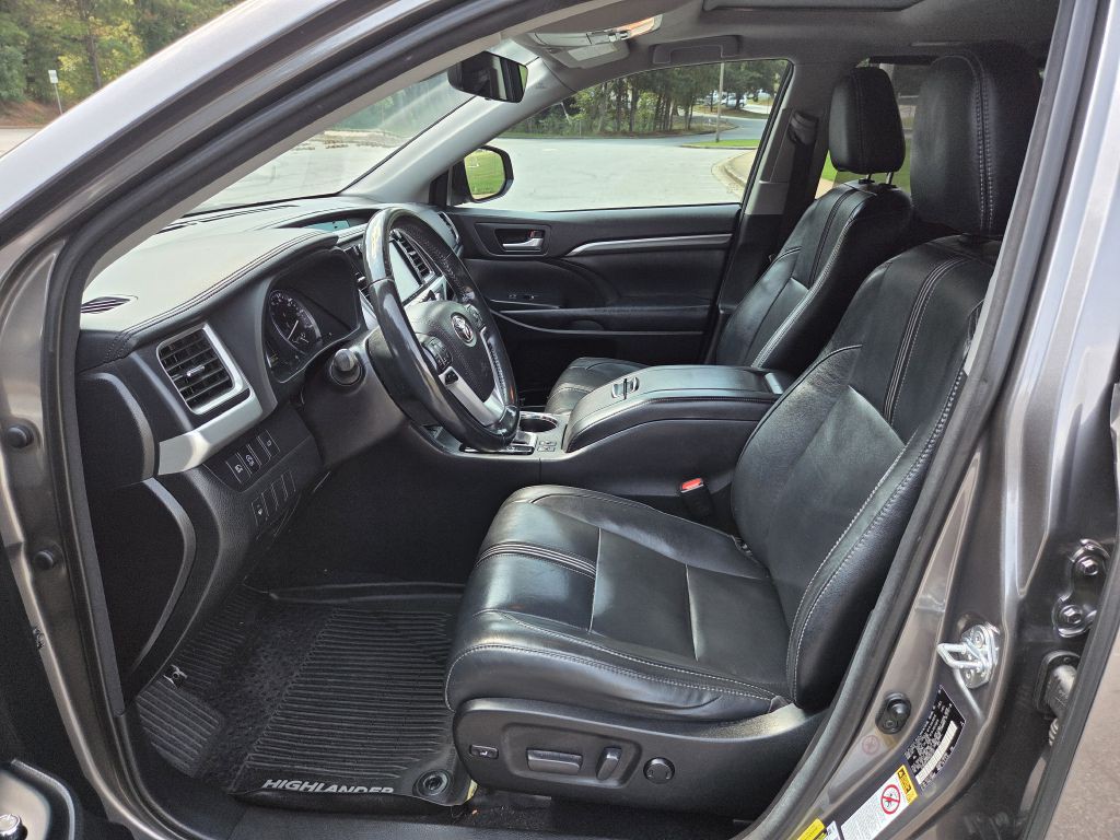 2017 Toyota Highlander Image 28