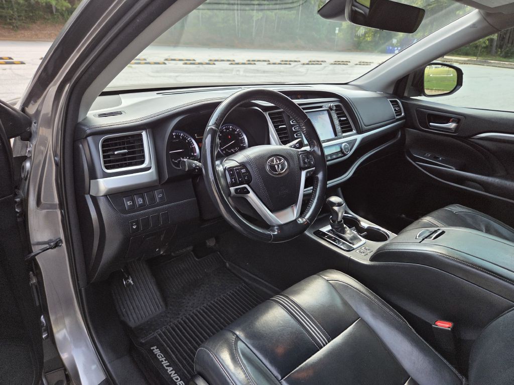 2017 Toyota Highlander Image 29