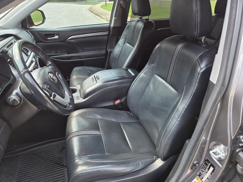 2017 Toyota Highlander Image 30