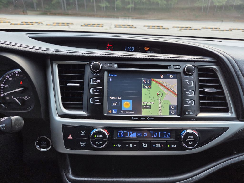 2017 Toyota Highlander Image 31