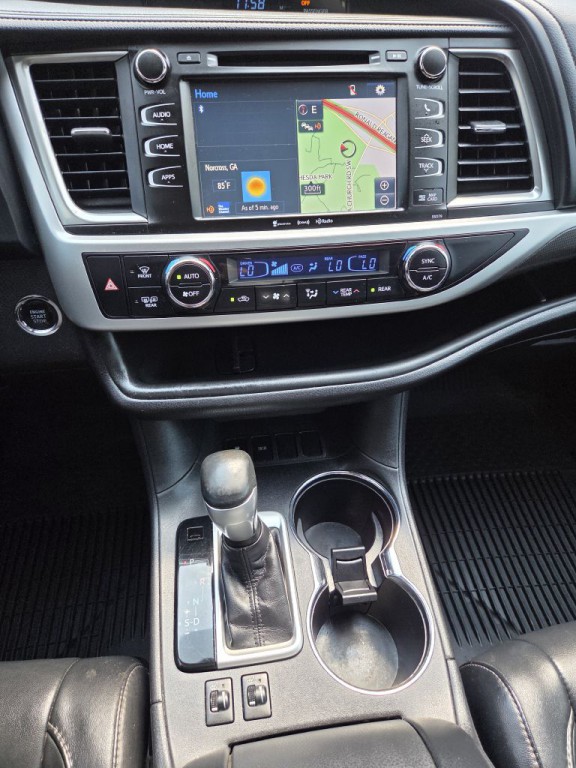 2017 Toyota Highlander Image 32