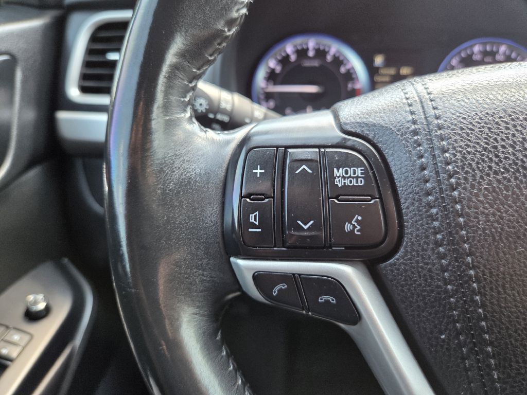 2017 Toyota Highlander Image 37