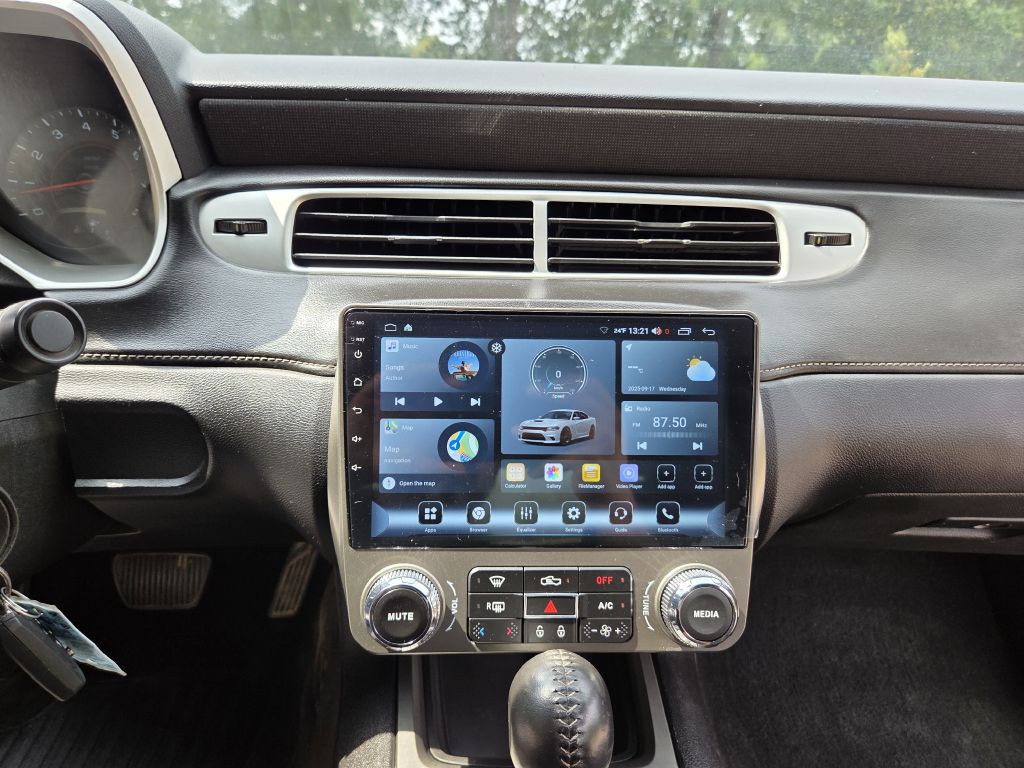 2014 Chevrolet Camaro Image 11