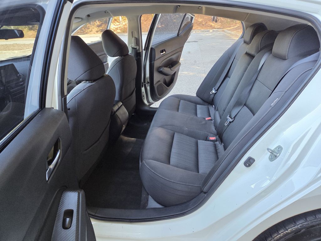 2020 Nissan Altima Image 10