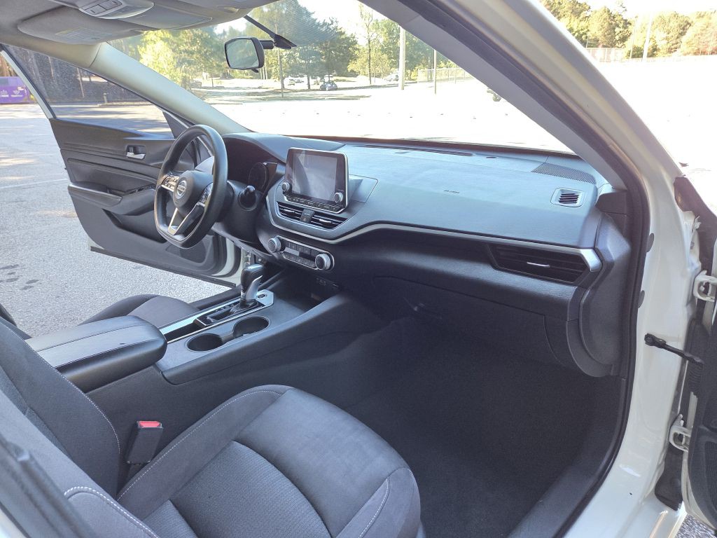 2020 Nissan Altima Image 15