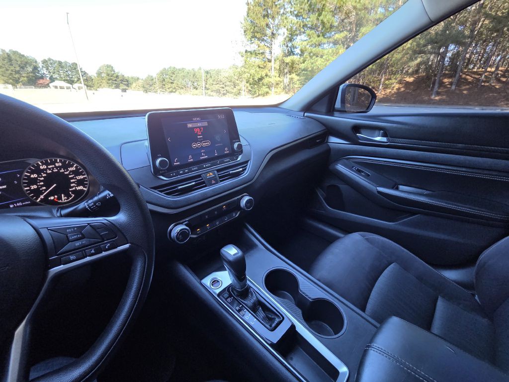 2020 Nissan Altima Image 22