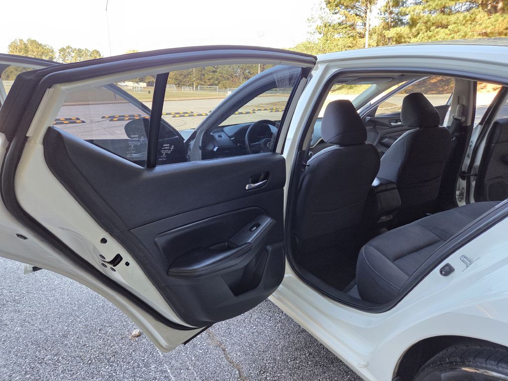 2020 Nissan Altima Image 9