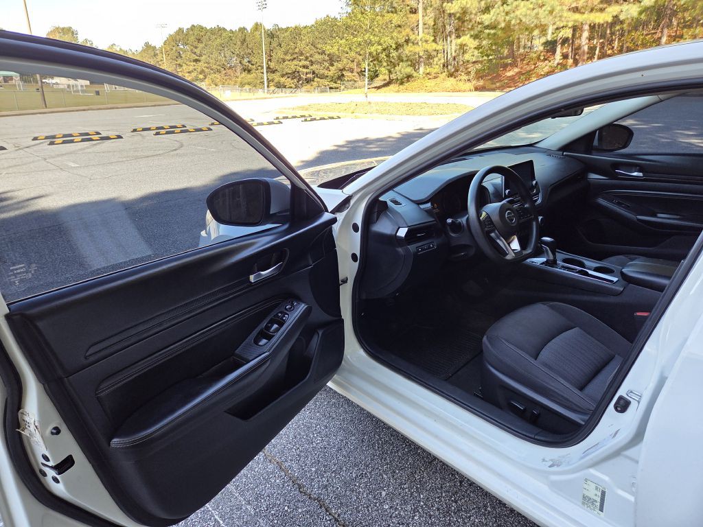 2020 Nissan Altima Image 16